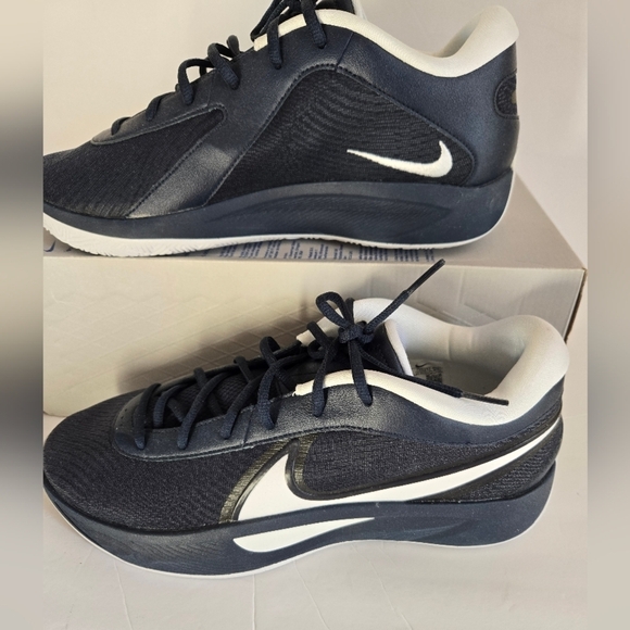 Nike NEW, Dark Navy and White Athletic Shoes.Size 11.5 main image 7